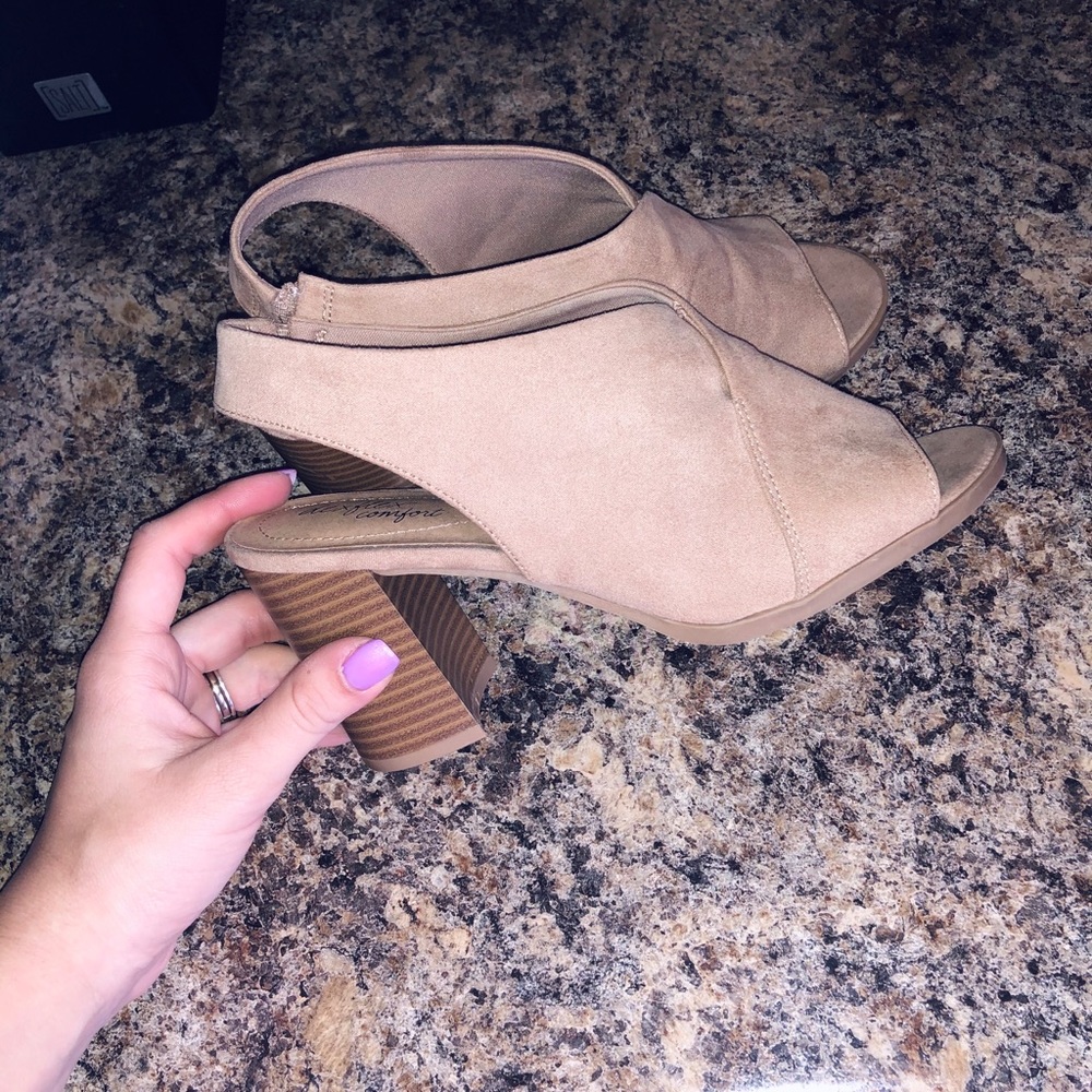 Heels - Picture 2 of 3